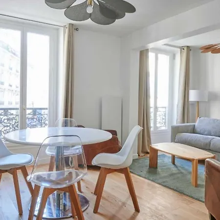 Modern 1br 2p - Abbesses Párizs