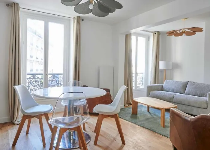 Modern 1br 2p - Abbesses Párizs