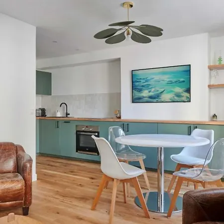 Modern 1br 2p - Abbesses Párizs